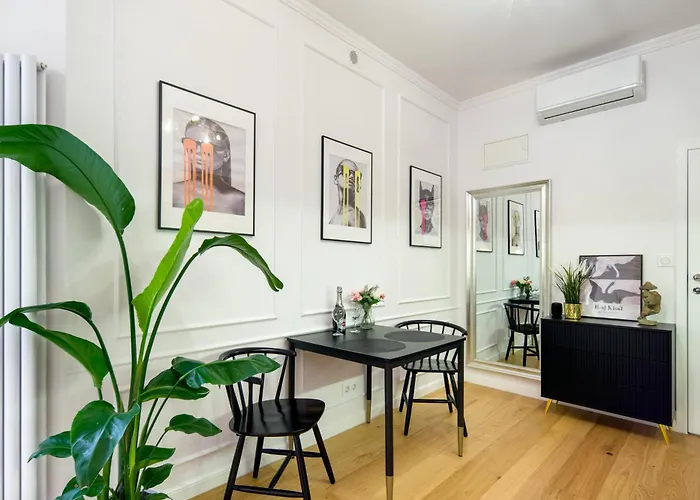 Discover Krakow Apartments - Lubomirskiego St - Classic & Modern - Near Main Station, Netflix And Ac